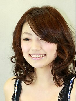 オルフェの写真/気になる白髪もオシャレにカバーしてくれるグレイカラー。大人女性にピッタリのカラーで、若々しい印象に♪