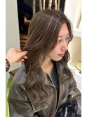 ハイライトカラー　エフォートレスヘア　波巻きロング
