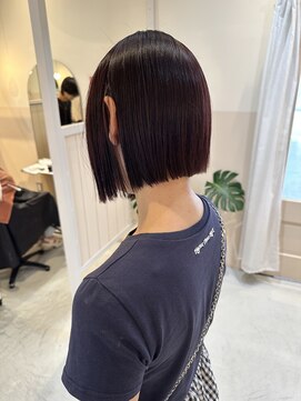 シダ(sida) 王道「切りっぱなしボブ」