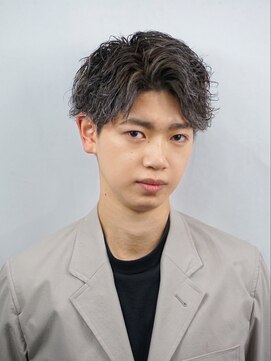 ヒロギンザバーバーショップ 丸の内店(HIRO GINZA BARBER SHOP) アップバング/ツーブロック/ツイストスパイラル〈理容室〉