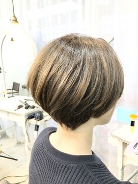 エトネ ヘアーサロン 仙台駅前(eTONe hair salon) 30代.40代,50代 前下がり ひし形ショート 大人ボブ