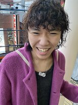 キュエ(qiie)&nbsp;ツイストスパイラル/コンマヘア/アップバング/スキンフェード