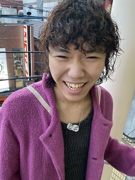 キュエ(qiie) ツイストスパイラル/コンマヘア/アップバング/スキンフェード