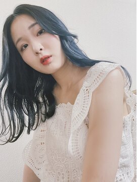 ピア(Pia) 暗くても透明感のあるブルージュカラー+顔まわりレイヤーカット