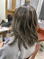 ジゼル(gisele)&nbsp;(稲毛)白髪をぼかしてスジしっかりハイライト