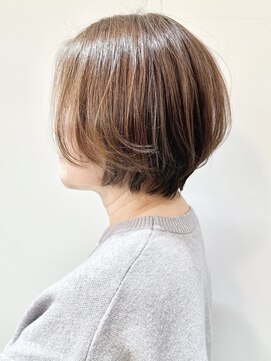 モリオ(morio) =前下がりショート耳かけショートボブ大人ショートボブ30代40代