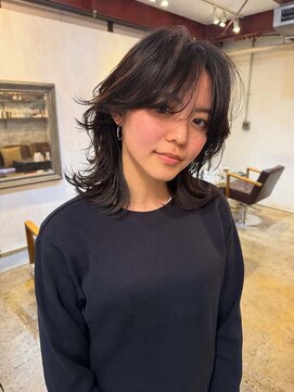 アデ オモテサンドウ(ade omotesando) バランスを重視してカットして作るミディアムレイヤー