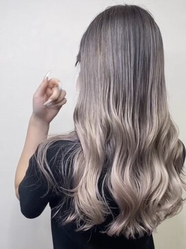 ゼウス(Zeus.) 海外ヘアーハッシュカットレイヤーカット