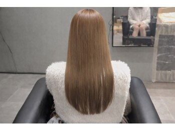 ソルビア(solvia)の写真/根本ふんわり×毛先はまとまる理想のフォルム◎ハイダメージ対応のストレートで扱いやすい美シルエットに＊