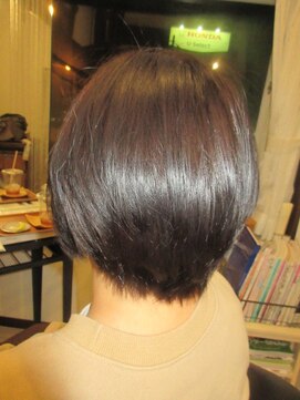 コア フィール ア デイ(COIFFURE A DAY) 【M3D見附今町】艶ショート