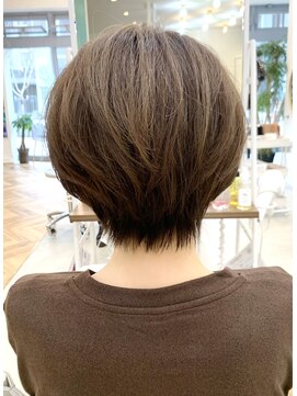 ロミー 本厚木(ROMMY.) 白髪ぼかし/ひし形シルエット/小顔ショート/ハイライトROMMY田中