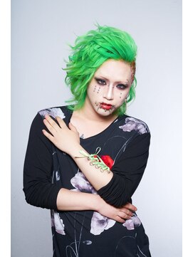 トリットフューアトリット(Hair & Make studio Tritt fur Tritt) がっつりサイドみせ刈り上げヘア☆派手髪・特殊カラー