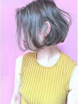 ヌフ(neuf) ブルーモノトーン、ルーズボブ