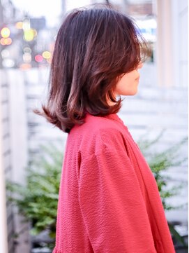 ビュートリアム 福岡(BEAUTRIUM) 品格を感じる顔まわりにレイヤーを入れたミディアムレイヤー