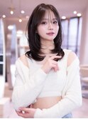 大人ガーリーミディアムレイヤーカット顔周り似合わせカット