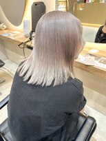 ヒビヲ(HIBIO) 切りっぱなしボブタッセルボブダブルカラーブリーチカラーボブ