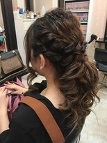 ヘアメイク ベティ(hair make Betty) ねじり編みポニーテール