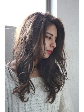 ペネロープ(Penelope) レイヤー/ロングウェーブ/透明感 担当 夕島