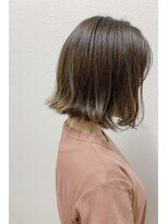 モルニ(MORNI)&nbsp;グレージュ_マロンベージュ Aラインボブ かきあげ