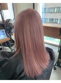 ピンクベージュ