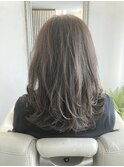 先カールにワックスをもみ込んだ、オトナ華やかロングスタイル