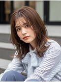 透明感ベージュ×ミディアムレイヤー