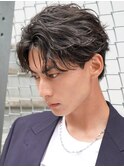 自然な毛流れでラフにキマるセンターパート×フェザーパーマ