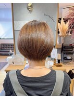アンジュールリバティー(UN JOUR LIBERTY) 襟足キュッとショート