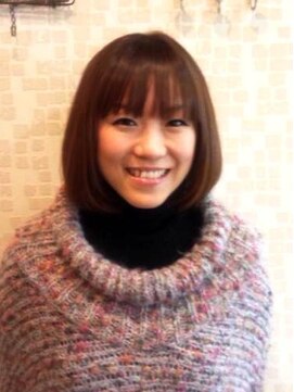 ロマドール(Roma Doll) アシンメトリーが伸びて重めなボブに…