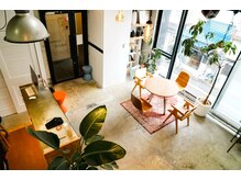 いつも近所の美容院に行っててオシャレな美容院は敷居が高い…年齢的に…男の人はどうなんだろう？