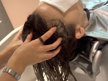 ヌー 代官山(nuu)の写真/[カット+ヘッドスパ¥10200~]ふんわり美髪の秘密はヘッドスパ！頭皮からキレイに◎[代官山/中目黒]