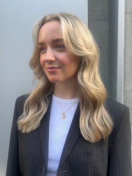 バロックトーキョー(BAROQUE TOKYO) 外国人風ハイライト/バレイヤージュカラー【表参道原宿美容室】