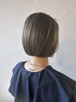 シロ(shiro)&nbsp;石森/ パツっとボブ/ グレージュカラー
