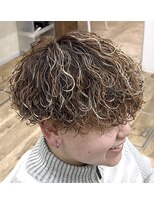 ヘアアンドフェイス ルースト(hair&face ROOST)&nbsp;MEN’S HAIR/サーフカール/刈り上げセンターパート/円町