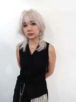 ジーナ オモテサンドウ(XENA)&nbsp;ホワイトブロンド×レイヤーカット