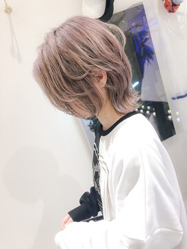 アマンドール(Aman D'or) 明るめショート◎ホワイトラベンダーウルフショート