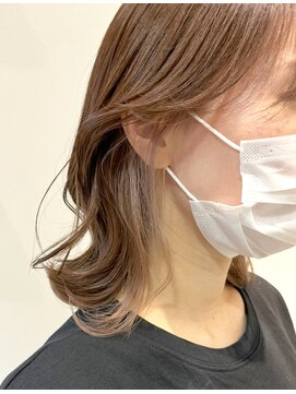 アイコニック 天神店(ICONIQ) インナーカラー★アッシュ系ベージュ×外ハネミディ