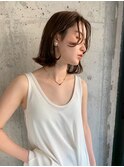 柔らかいニュアンスの切りっぱなしボブ / つやベージュ