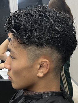 フイ 代々木(Hui) メンズ/アップバング/ツーブロックマッシュ/束間ショート/波巻き