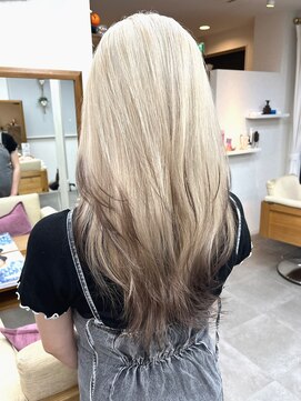 リングバイモアムー(Ring by Moremuu) issy の　極上デザインブリーチ