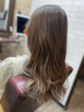 アトリエナガノ(atelier nagano) ニュアンスカラー/センターパート/ツヤ髪スタイル/ブルージュ