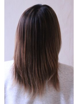 エヌドット 高井田(n.) 20代30代・軽めシャギーウルフ×Addicthy Color