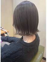 オーストヘアジジ(Aust hair Gigi)&nbsp;シルバーグレージュカラーとボブ