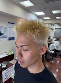 スパイキーショート　金髪男子　短髪　アップバング