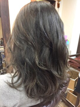 アティック(attic) ショートボブ/ボブ/ミディアム/ヘアドネーション/レイヤーカット