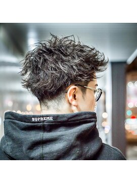 ジェイドゼロウィズアクロス(JADE -zero- with AKROS) ジェットモヒカンツーブロック刈り上げマッシュメンズパーマ