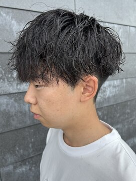 ヒュイル バイ ニアウ(Hwyl by Niau) メンズマッシュパーマ波巻スパイラルパーマニュアンスパーマ