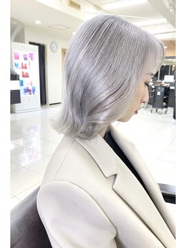 スライバイリアオオサカ(Sly By Ria OSAKA) ホワイトシルバー【梅田】【大阪】