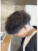 刈り上げツーブロック波巻きスパイラルパーマメンズマッシュ