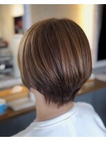 トータル ビューティー プレンティー(total beauty Plenty) 明るめベージュショートヘア